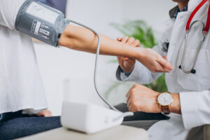 Read more about the article हाई ब्लड प्रेशर (Hypertension) – कारण, लक्षण और घरेलू उपचार