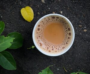 Read more about the article इंडन टी (Indian Tea) का गहन विश्लेषण: स्वास्थ्य के अद्भुत लाभ और छिपे हुए खतरे